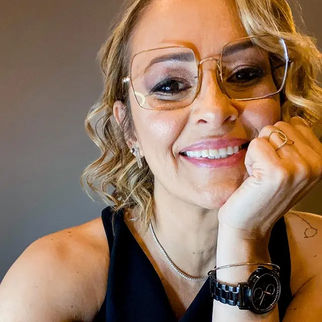 Cândida Duarte, fisioterapeuta que realiza atendimentos domiciliares em Belo Horizonte